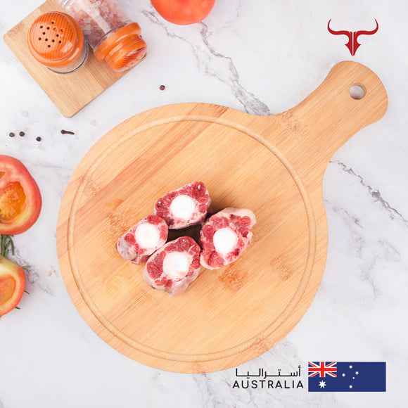 ذيل ثور لحم بقر أسترالي مُربى على العشب