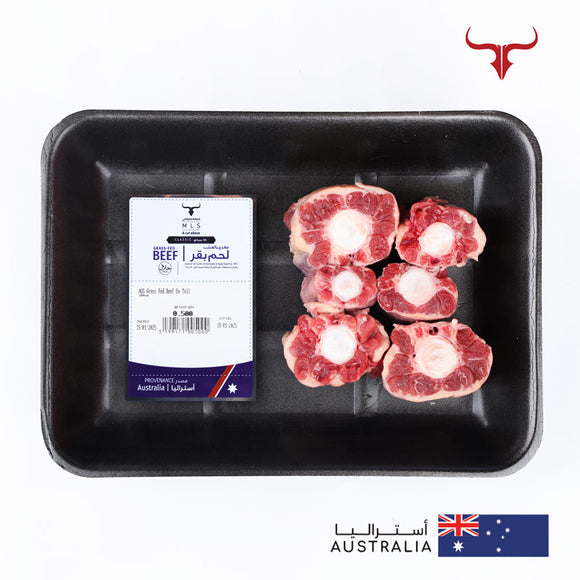 ذيل ثور لحم بقري كلاسيكي مُربى على العشب